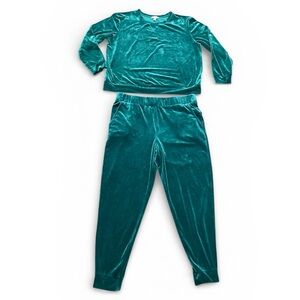 Soft green women's jogging lounging outfit size xl (16-18) Time &True